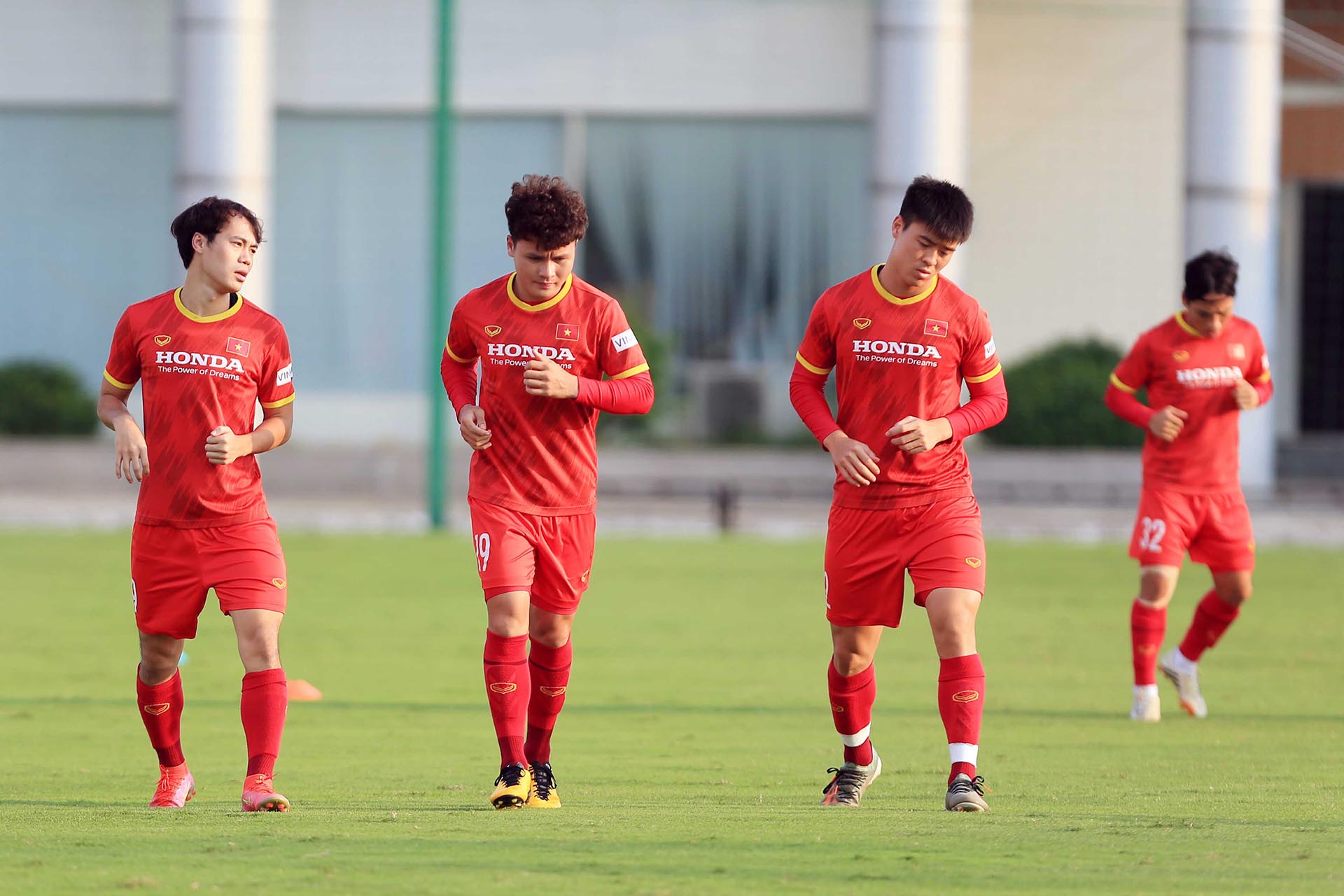 Đội tuyển Việt Nam đã tiếp tục ra sân tập luyện