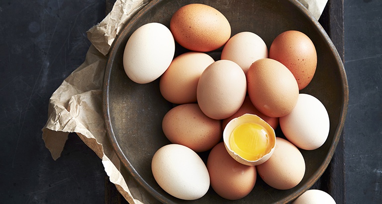 Trứng có thể bị lây nhiễm nếu chuồng trại không vệ sinh