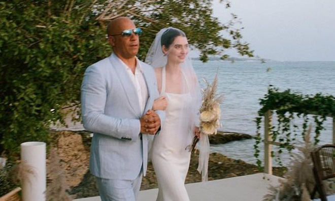 Tài tử Vin Diesel đã thay cha cô dâu dắt cô vào lễ đường